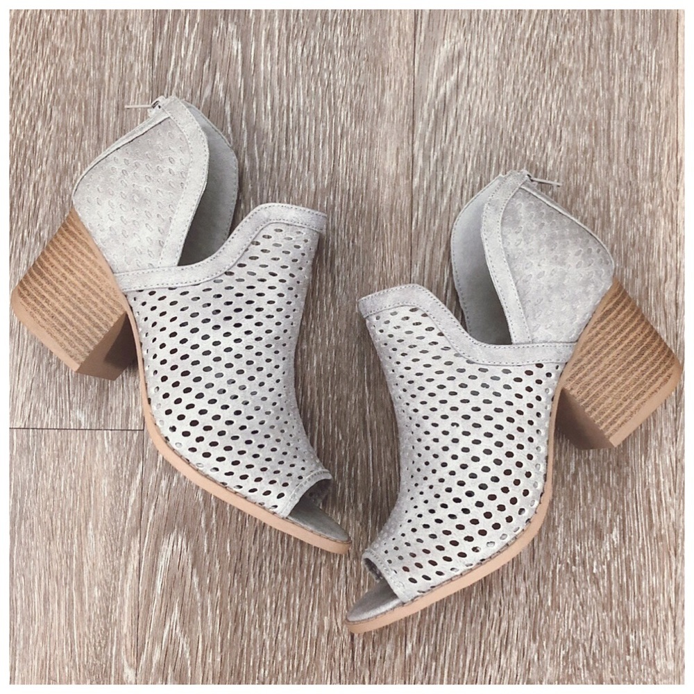 New grey perforated peep-toe bootie - Picture 3 of 4